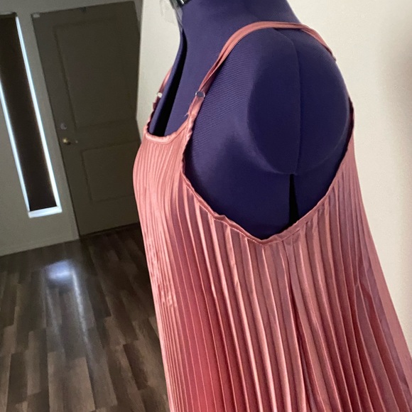 Chic Pink Pleated Dress size L - Picture 5 of 9